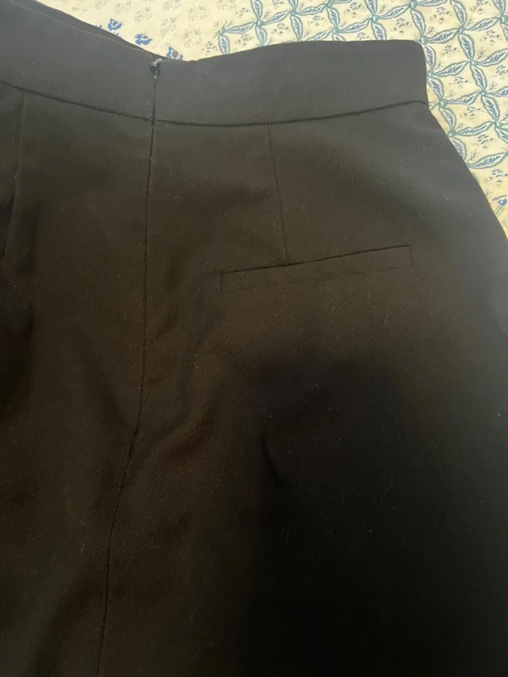 Paris atelier & other stories black skirt with pockets size 2